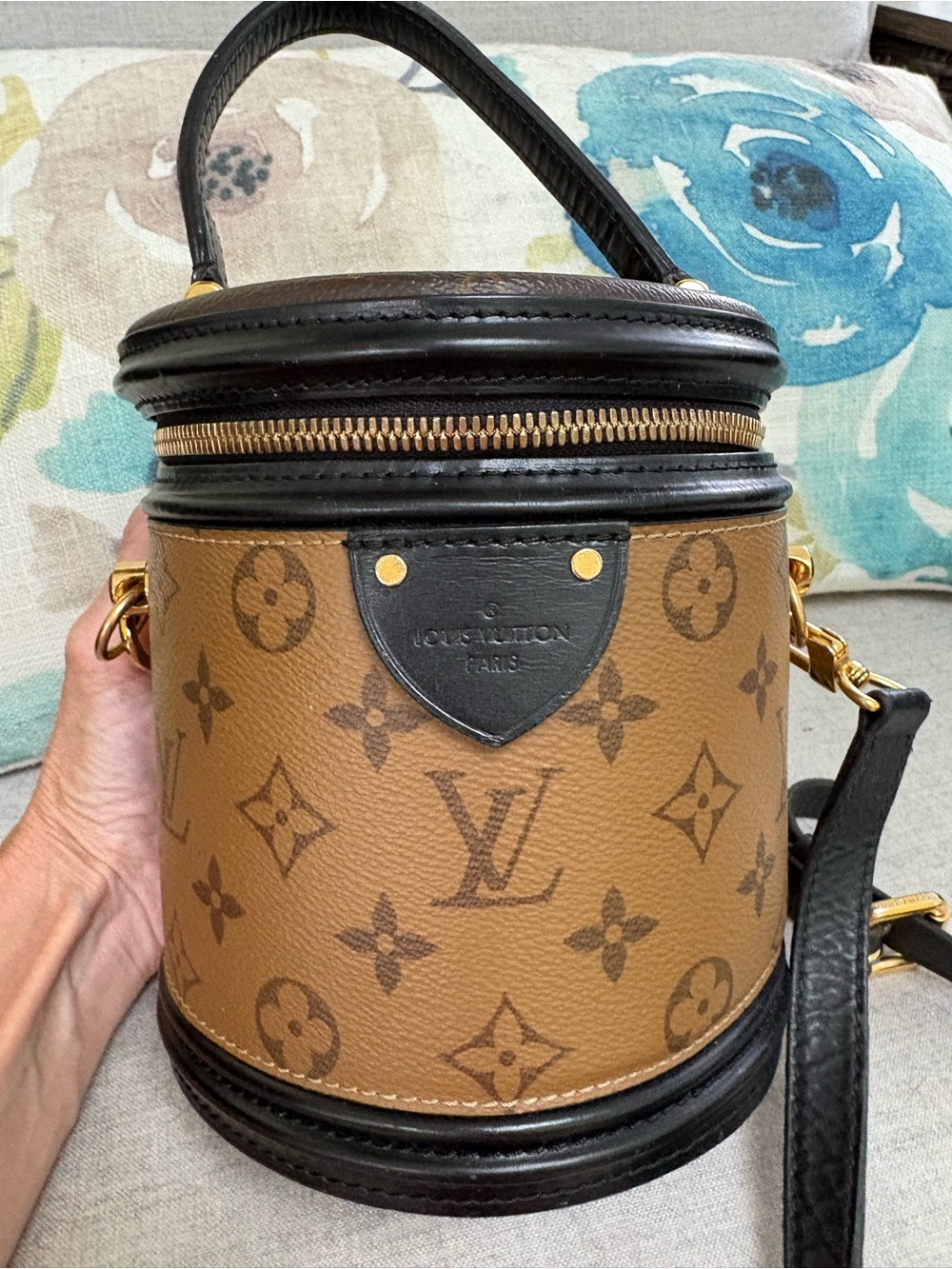 Louis Vuitton bucket reverse Cannes READ